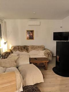 Comfy house by the lake in nature park - 0