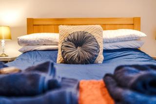 Modern 4 Bed Apartment in Cracoe North Yorkshire by Amber Stays Perfect for Big Groups and Leisure Stays, Sleep 8 and Parking - 2