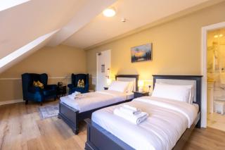 Whitegates Hotel - 1