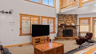 Starlight Retreat by AvantStay Gorgeous Log Style Home w Incredible Views - 5