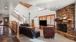 Starlight Retreat by AvantStay Gorgeous Log Style Home w Incredible Views - 4