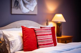 2BR Hotel-Style Near Beach, Free Parking, Sleeps 4 - 4