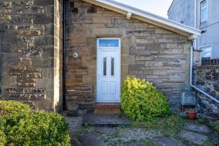 2BR Hotel-Style Near Beach, Free Parking, Sleeps 4 - 1