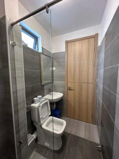 Queen Studio Near JKIA - Fast WiFi - Self Check-in - 2