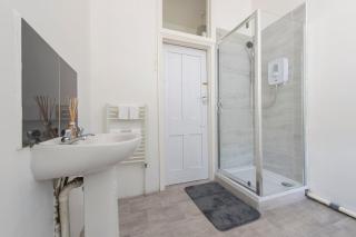 Fortified 6 bedroom House - Lewisham - 5