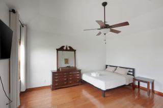 4BR Leander Retreat with Hot Tub & Views home - 4