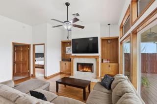 4BR Leander Retreat with Hot Tub & Views home - 2