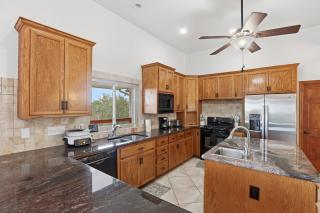 4BR Leander Retreat with Hot Tub & Views home - 7