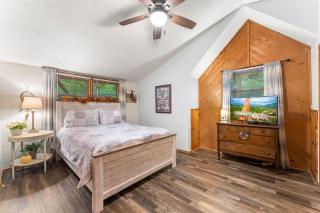 Secluded Cozy Cabin with Hot Tub & Fire Pit - 7