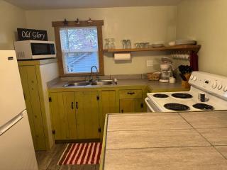 Whispering Woods Cabins & Grill - 3