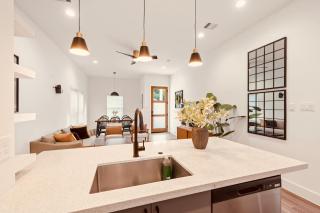New built home - 5 mins to Houston Downtown - 2