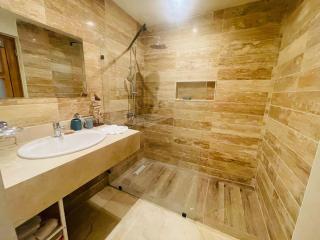 Modern 2 Queen Beds Apartment with Garden View - 4