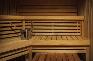 8 Bedroom Central Home with Sauna - 7