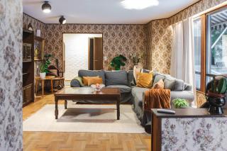 8 Bedroom Central Home with Sauna - 6