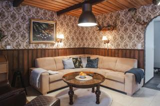 8 Bedroom Central Home with Sauna - 2