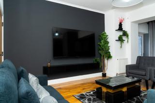 Luxury 5BD, Gym, Parking, Bus to Airport, Sleeps10 - 8