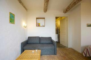 Authentic Country Stay At A Farm Guesthouse - 2