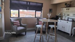 Seas the Breeze Romantic cottage for 2 - 9