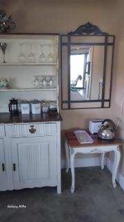 Seas the Breeze Romantic cottage for 2 - 8