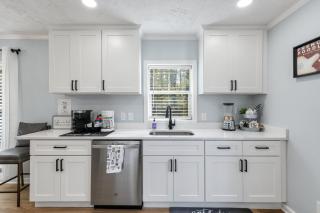 Luxe Cottage - South Chesterfield - 3