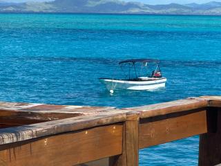 Sujees surf stay, cloudbreak - 9