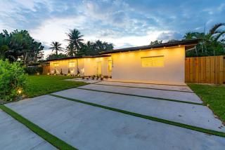 Villa Mayami Fitness Oasis Gym Basketball Court - 9