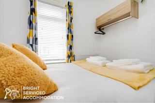 2 Bed Laburnum House - Free Parking & Private Yard - 4