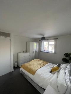 Comfortable room 2 mins walk to hotspur stadium and other amenities close by - London - 0