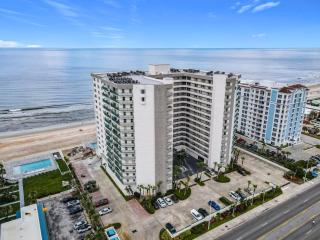 Oceanfront Large Condo in Charming Daytona Beach Shores - 0