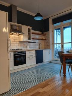 Seafront Balcony Flat - 7