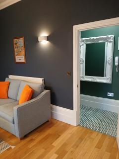 Seafront Balcony Flat - 4