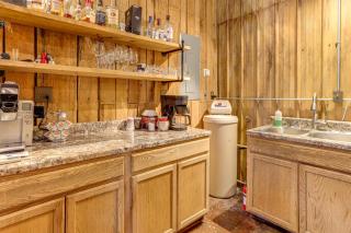 4,800-Sq-Ft Cabin with Creek Access in Caulfield - 5