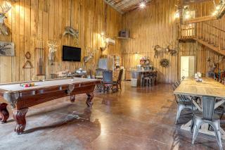 4,800-Sq-Ft Cabin with Creek Access in Caulfield - 3
