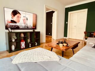 Elegant & inviting entire flat on Letná - 1