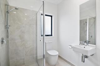 Spacious 5-Bed Home in Peaceful Point Cook - 3