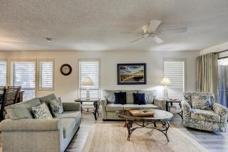 7825 Centrecourt - 3