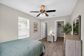 Stylish and Cozy 4BR Home in Houston, Sleeps 9 - 1