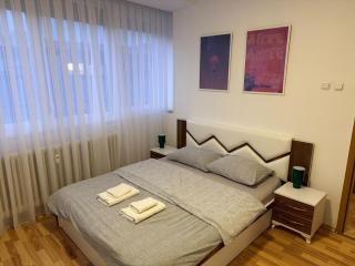 The Art Ceiling Loft at Main Square - 5