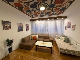 The Art Ceiling Loft at Main Square - 9