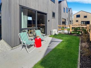 Modern Queenstown Stay on Delaney Loop -  - 6