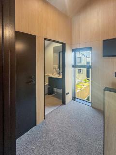 Modern Queenstown Stay on Delaney Loop - 1