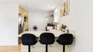 Scenic LA Stay Near Ventura Blvd with Deck Games Fireplace Outdoor Dining Marmol Vista by AvantStay - 8