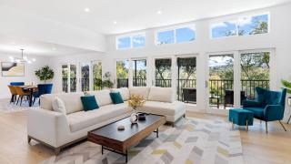 Scenic LA Stay Near Ventura Blvd with Deck Games Fireplace Outdoor Dining Marmol Vista by AvantStay - 2