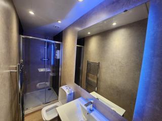 Luxury Cottage Stay Rooms Free Wifi Old Trafford Manchester - 1