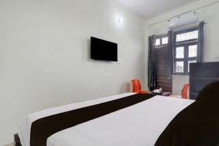 SPOT ON Om Hotel & Restorent -  - 4