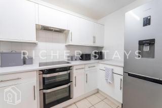 Stylish 2 Bedroom Home in Reading - 4