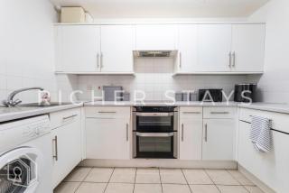 Stylish 2 Bedroom Home in Reading - 3