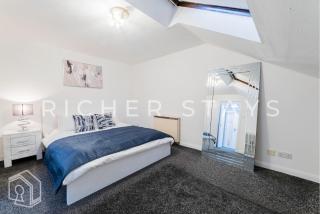 Stylish 2 Bedroom Home in Reading - 2