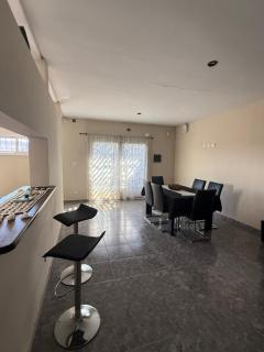 Los Álamos - Casa moderna y amplia - 3