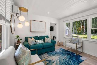 Adorable Updated Cottage Walk to Water - 0